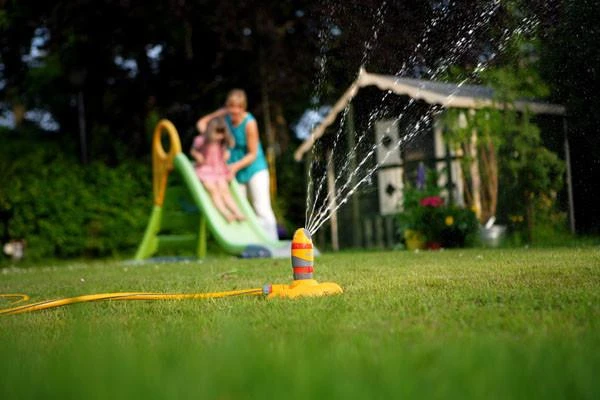 Hozelock Sled Sprinkler Pro - 2336 4 Hozelock Sled Sprinkler Pro - 2336 - Image 2