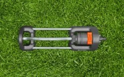 Gardena Aqua S 220 M² Oscillating Garden Sprinkler - 18700 -Silverlines Equipment Store lawn sprinklers gardena aqua s 220 m oscillating garden sprinkler 18700 35441461985446
