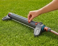 Gardena Aquazoom L 350 M² Oscillating Sprinkler - 18714 -Silverlines Equipment Store lawn sprinklers gardena aquazoom l 350 m oscillating sprinkler 18714 35441623171238