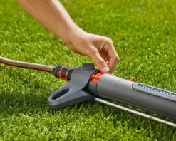Gardena Aquazoom S 150 M² Oscillating Sprinkler - 18710 -Silverlines Equipment Store lawn sprinklers gardena aquazoom s 150 m oscillating sprinkler 18710 35441546625190
