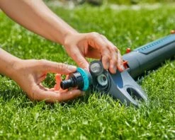 Gardena Aquazoom S 150 M² Oscillating Sprinkler - 18710 -Silverlines Equipment Store lawn sprinklers gardena aquazoom s 150 m oscillating sprinkler 18710 35441546887334